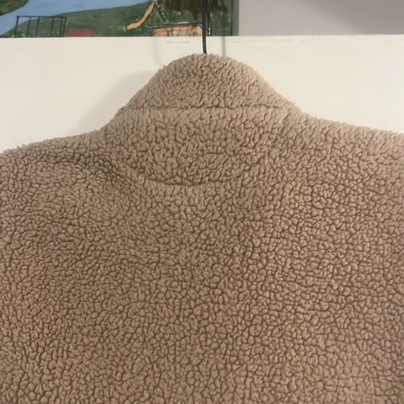 Calvin Klein tan “teddy” zip front vest - Picture 7 of 9